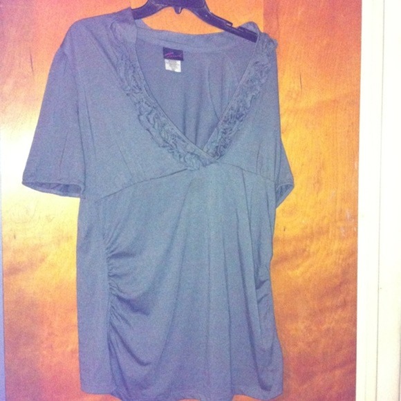 GREY torrid ruffle v neck top size 2x - Picture 1 of 3